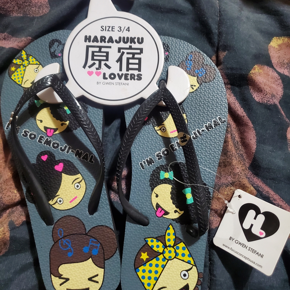 Harajuku Lovers Flip Flops - Black and Blue